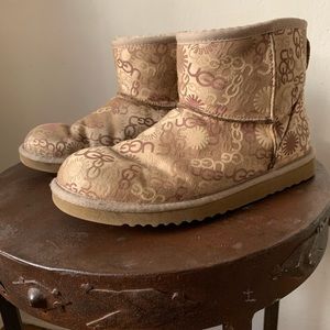 Ugh Logo Mini Boot